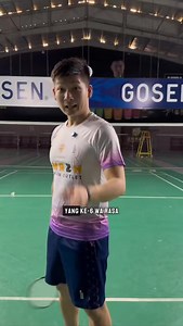 Nak main double cun, service code kena clear dulu 🏸✨ Coach tunjuk macam mana guna “signal” dengan partner 👉 senang faham, senang follow. Lepas ni partner bagi tanda je, korang terus onz rally! 💪🔥 #BadmintonMY #KawanCourt #Teamwork | Success Badminton Academy 成功羽毛球学院