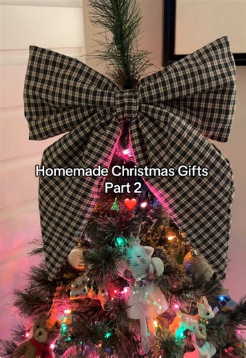 This project is super beginner friendly, and you can either use your sewing machine or hot glue to create the seams! ❤️ You could also scale the size down to make little ornaments! 🎄 The pattern was adapted from one by Petit Citron on Etsy 🥰 @Singer Sewing #diy #handmade #giftsforher #homemade #christmas