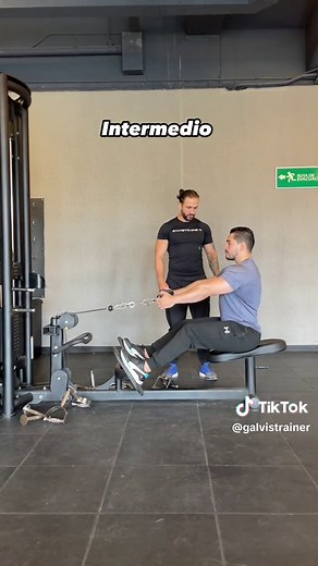 Remo en polea baja sentado 🔥 que diferencias notas en las 3 ejecuciones? . Si quieres que te ayude a transformar tu cuerpo en este ultimo trimestre del año, entra al link de mi perfil 👆 . #galvistrainer #remohorizontal #remoenpoleabaja #ejerciciosparaespalda #rutinasdeejercicio #gym #personaltraineronline #personaltrainermedellin