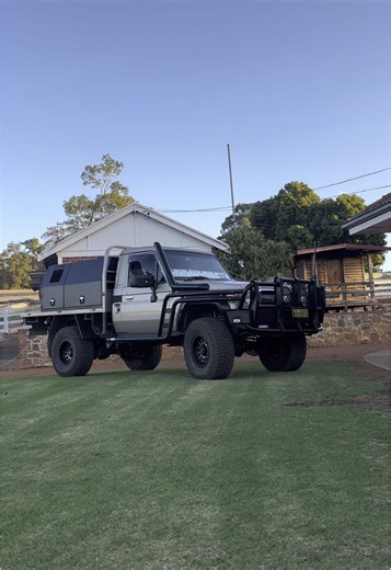 Customized Land Cruiser 79 Series Builds for Off-Road