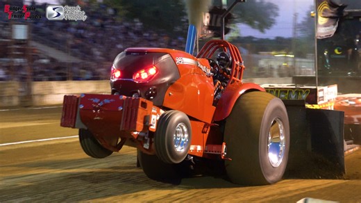 Light Pro Stock Tractors Pulling in Beaver Dam, WI at the Dodge County Fairgrounds 2025!! Video presented by: Sussek Machine Company #BSTP #tractorpulling #lightprostock #turbocharged #wheelspeed | Badger State Tractor Pullers