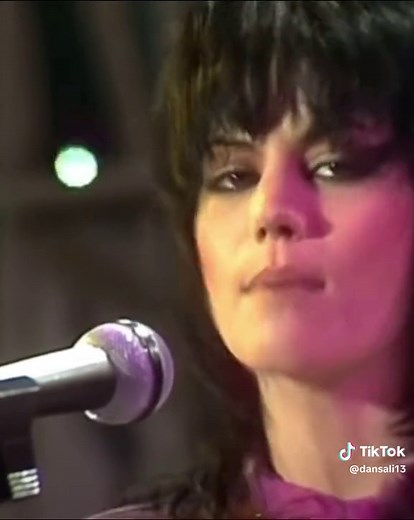 Joan Jett Live Performance of 'Crimson and Clover' (1982)