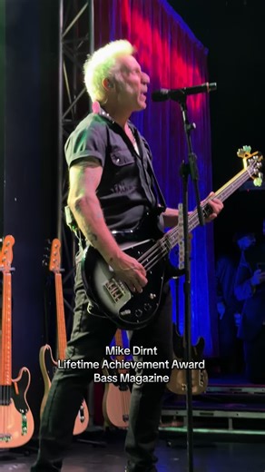 Mike Dirnt of Green Day winning the lifetime achievement award #bassmagazineawards #bassmagazine