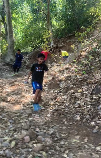 Absolutamente nosotros en la montaña 🤣🤣 #fyp #😂😂 @DIEGO Guzman @ARIEL SV🇸🇻 @andrsortiz84