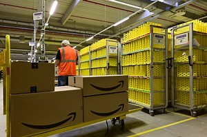 Heftige Kritik gegen Amazon in Erfurt! "Gewerkschaftsfeindlicher Konzern"