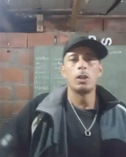 RT @elduckpost: DIRIGENTE DEL POLO OBRERO AMENAZA A LA GENTE QUE LLEVAN A MARCHAR 🚨"A partir de ahora, a la marcha se va a hacer quilombo…