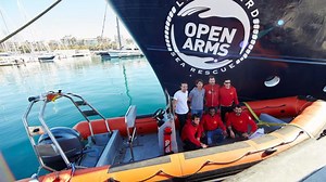 La ONG 'Proactiva Open Arms' denuncia que Italia le ha negado la entrada a un puerto tras realizar un rescate en el Mediterráneo