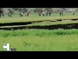 Momento en el que se crea el socavón gigante en Puebla 2021