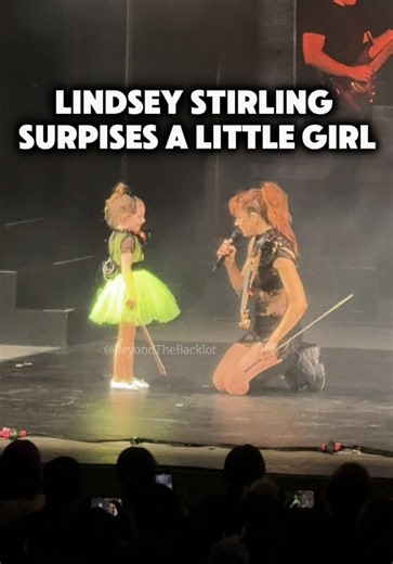 I just had to share this incredible surprise from Lindsey Stirling’s Duality Tour! 🥹🎻✨ This happened at The Greek Theatre in Los Angeles! Lindsey spotted a sign from a little girl in the audience asking if she could play violin with her on stage. 🥹 (I’m paraphrasing.) She was completely prepared with her violin and dress, and got to perform with Lindsey! 🤍🎻 What a special, memory making moment for this sweet little girl! 🥹🎻 We were so lucky to witness this young musician in the making, an