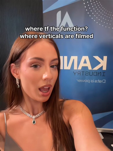 We bring the function to the set 📱: The Billionaire Ex-Wife Strikes Back #TheBillionaireExWifeStrikesBack #vigloo #film #movie #verticals #shortdrama #microdrama