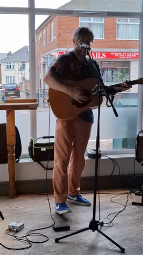 As it's the last Saturday before Christmas we thought we'd give you an extra treat! Our legendary local resident John Hardy will be playing from 7-9pm this evening! 🎸 🎤 He'll be bringing the great music, great vibes and we'll be bring you some great beer and a great atmosphere to enjoy the last Saturday before Christmas! 🎄 Get to The Brickyard and let's start Christmas off right! ❄️ 🌟 #thebrickyard #thebrickyardcarlton #community #communitypub #carltonhill #carltonhillcommunity #localpubs #l