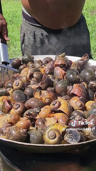 How to Grill Snails with Flavorful Chili Sauce