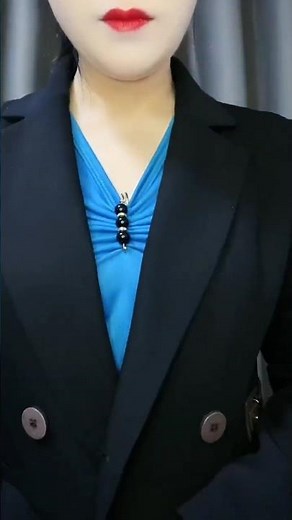 How to Style a Blazer with a V Neck Top Women's Office Wear