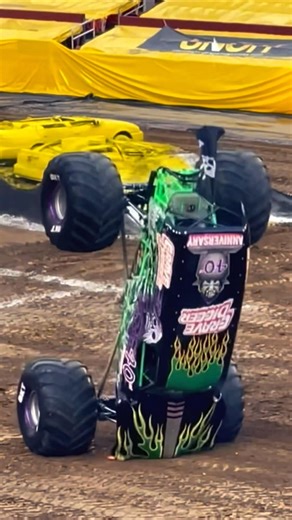 Grave Digger FAIL Compilation😬