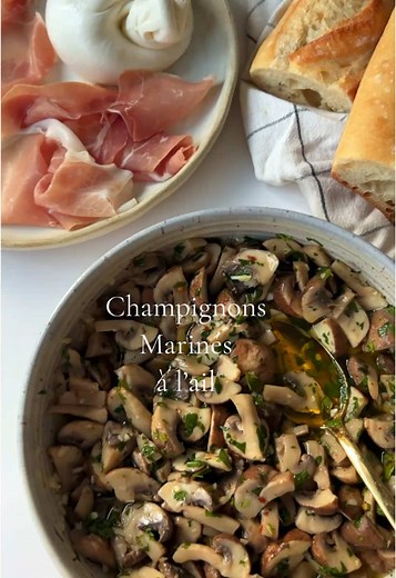 Champignons Marinés à l’ail et au persil: Recette Facile