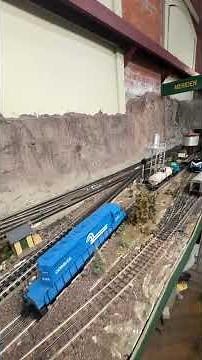 O Gauge layout tour! #oscaletrains #layout #modeltrains #railroad #lionel #mth #atlas