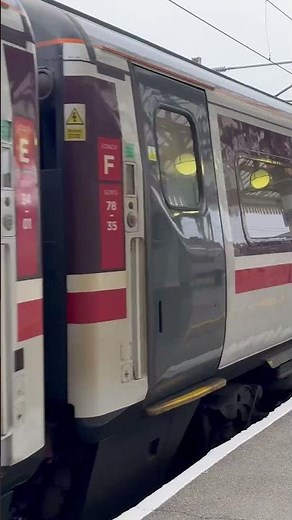 LNER class 91 225 set arriving into York with a service from London King’s Cross