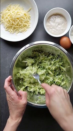 Sourdough Courgette Fritters / Sourdough Zucchini Fritters #sourdoughfritters #sourdoughdiscard