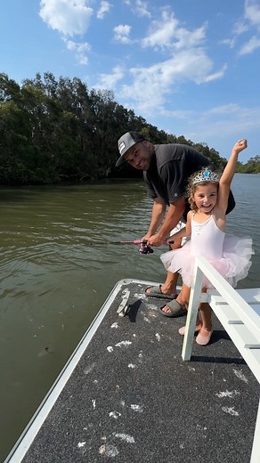 She Caught her First Fish! 😍 | Jashan