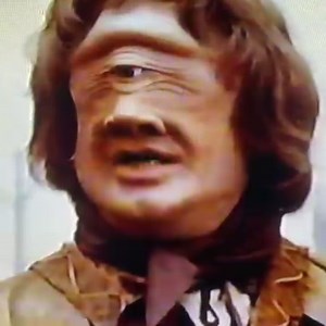 I had to get the Cyclops from Krull onto my grid because he’s a total legend. My fav part of this clip is when the actor almost misses the handshake connection at the end because he can’t see a damn thing with that big fake eye on his face. #goodtimeshomevideo #krull | VCR of Death