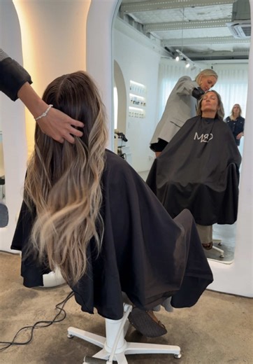 Gorgeous Beach Waves Hair Tutorial for Balayage Styles