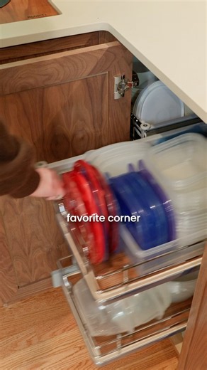 This corner cabinet ACTUALLY works!!
