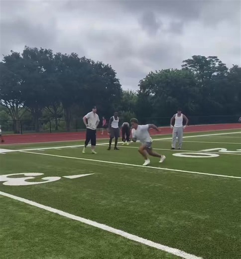 Notre Dame Freshman WR Kaydon Finley showing off his skills in the off-season ☘️🎥 IG kaydon.finley18