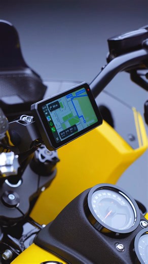 Unlock a superior ride with the AIO-5 Lite Smart Riding System! Seamlessly integrate Apple CarPlay/Android Auto, enhance safety with front and rear dash cams, tire pressure monitoring, blind spot detection, Sentry Mode, and BSD features. Additionally, the system supports wireless remote and Wonder Wheel control integration. Built tough with IP67 water and dust resistance, it also supports extensive riding data logging and app integration, making every journey unprecedentedly enjoyable. 🔥 | Chig