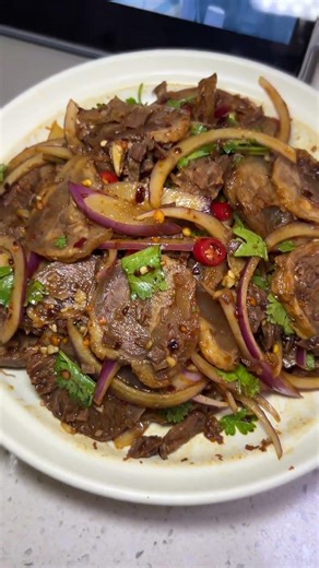 Indulge in a Flavorful Dry Pot Beef with Shiitake Mushrooms