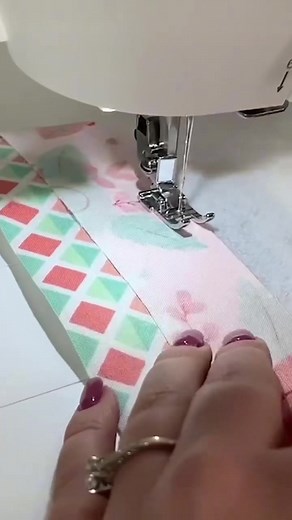 Now we’re never losing a needle again. Head to our website at the link in our bio, then find the full project instructions under the Inspiration tab. #SingerSewing #Sewing #SewingMachine #SewingProject#DIY