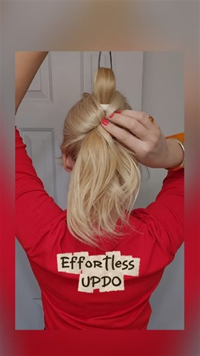 Viktoria Dipple | HAIRSTYLE lover on Instagram: "Effortless UPDO ✨️🎉 . . #updos #updotutorial #bunhairstyle #bunmakertutorial #scrunchielove"