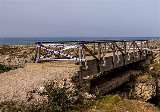 El deterioro acompaña la senda desde El Bocal hasta el faro | El Diario Montañés