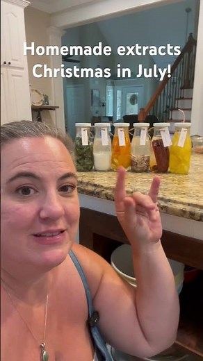 Homemade extracts! Easy and make great gifts #extracts #christmasinjuly #homesteadkitchen