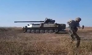 駆逐戦車復活？MT-12対戦車砲を搭載したMT-LB装甲牽引車