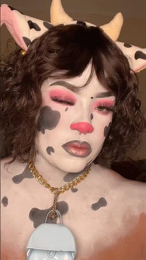 🐮🤍🩷💋 #cowgirl #halloweenmakeup #cow #creativemakeup #makeuptutorial