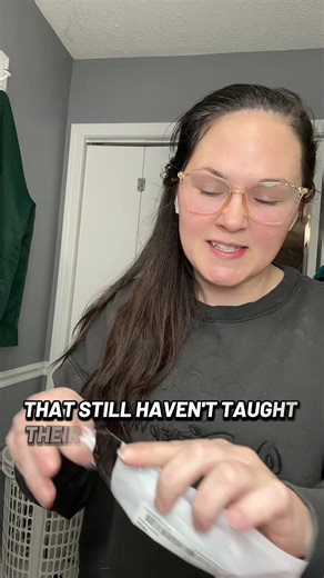 Elastic no-tie shoelaces that turn lace-ups into slip-ons are a game changer — for kids who still haven’t learned to tie, and for adults who just don’t want to. They stretch, lock in, and make shoes easier to put on and take off. Perfect for school mornings, travel, playdates, and everyday wear — especially while they’re on sale. #TikTokShopJumpstartSale #spotlightfinds #notieshoelaces #momlifehacks #everydayshoes