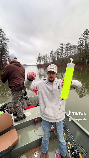 Does this happen to anyone else? Everyone needs an old school fishing buddy like Howard! #bassfishing #lakepurdy #lakepurdyfishing #longleaffishing