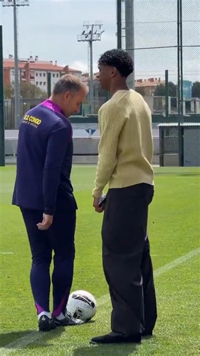 🥰❤️ Lamine Yamal avec Hansi Flick à l'entraînement du Barça avant clasico #football #shorts