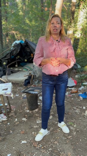 59K views · 1.1K reactions | 12 éves gyermeket kapott el és kényszerített szexuális cselekményre egy férfi Dunaújvárosban. Fényes nappal, iskolába menet rángatta a fák közé a kisfiút. A homoszexuális férfi kétszer volt elítélve korábban szexuális bűncselekmények miatt. Fèl év alatt ez a második ilyen eset!!! | Füssy Angéla újságíró | Facebook