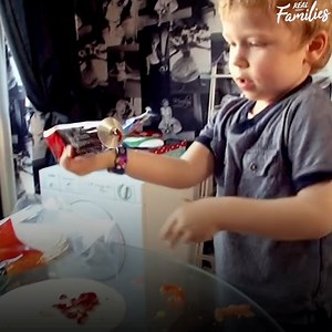This three-year-old grew up only eating takeaway food. His mother is now addressing her own eating habits, for the long-term health of her son and young daughter. From: Fast Food Baby | Real Families