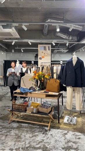 OURHOME on Instagram: "出張OURHOME2025秋 会場からライブでお届け！ いよいよ明日11/27（木）から🚩 【出張OURHOME2025秋 in TOKYO】 ☑️先行発売 【上質ウール100％のテーラードコート】 ☑️ひとあし先にご覧いただけます ＼12月発売予定／ 【洗濯機で丸洗いできる。H I R A K Uメッシュトート】 【H I R A K Uマッサージボール】 ＼3月発売予定／ 【クリームリップ＆チーク】 【アイシャドウ＆ハイライト】 11/27（木）、28（金）夕方 空きがございますので、ご予約受付中です✨ ご来場を予定されているみなさま、 当日お会いできるのをお待ちしております☺️ ーーー当日につきましてーーー ●事前にお待ちいただくスペースがないため、 ご予約時間にご来店ください ●チェックイン →会場入口のQRコードを読み込んで、 事前にご登録の【メールアドレス】【パスワード】を入力📱 ●お支払い方法 →クレジットカード・PayPay PayPay のほうがスムーズにお会計が完了します✨ ●ご試着 番号札をお渡しし、番号でお呼びい