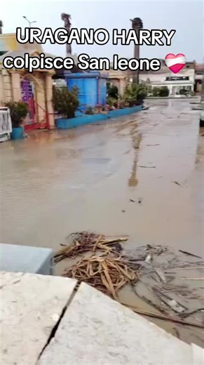 Uragano Harry Colpisce San Leone