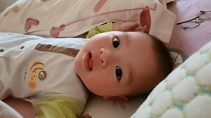 沉浸式体验小孩哥在你身边起床