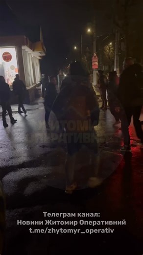 Житомир Оперативний | Новини on Instagram: "🥊 Бокс біля «Кармену». Черговий конфлікт у цьому місці чому саме тут постійно відбуваються інциденти й коли це нарешті припиниться. Більше цікавих новин з Житомира у Telegram! Посилання в описі профілю!"