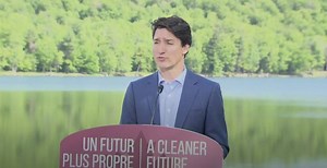 Trudeau gets tongue-tied when asked how his family is cutting out plastic | Daily Hive | News