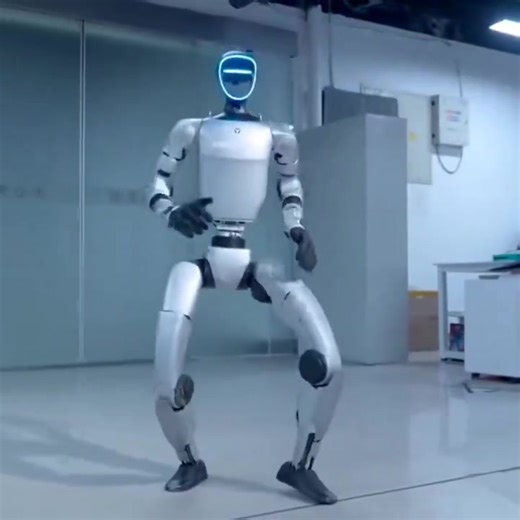 Just witnessed this robot from #Unitree, a leading Chinese high-performance robotic manufacturer, absolutely owns the dance floor with its insanely smooth moves! 🤖 The precision and grace are unreal—it’s like watching the future of robotics in action. #ChinaTech #Robotics #TechInnovation | Chinese Ambassador to the Philippines Huang Xilian