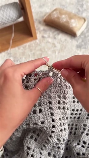 SEAMLESS DOUBLE CROCHET JOIN | Link to tutorial in description ⋮
