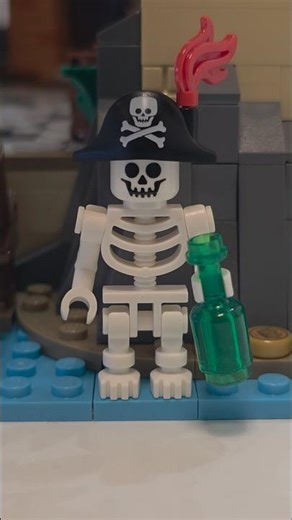 LEGO Pirate Minifigure:Skeleton Pirate