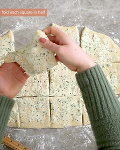 236K views · 282 reactions | You can make this no-knead herbed garlic bread a day in advance, but the pillowy loaves are even better warm from the oven. https://bit.ly/3jPXko0 | Martha Stewart | Facebook