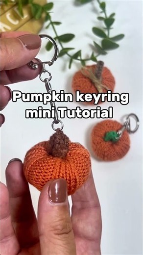How to knit a pumpkin Keyring / Keychain : Easy Knitting Tutorial